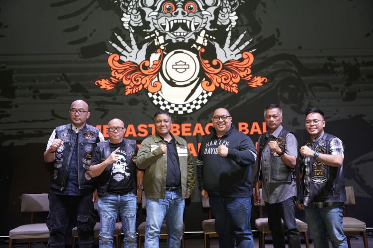 Petinggi Sales & Marketing Director PT JLM Auto Indonesia dalam konfrensi pers berkaitan dengan Festival Harley-Davidson 2025
