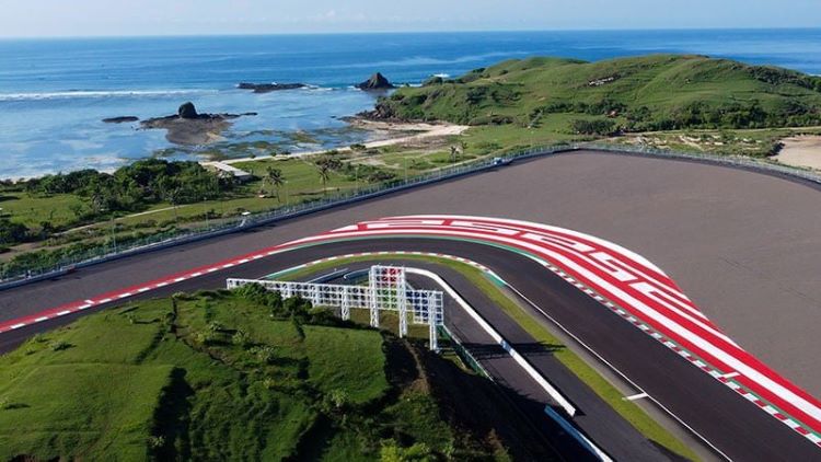 Tampak Sirkuit Mandalika yang memiliki pamandangan yang indah