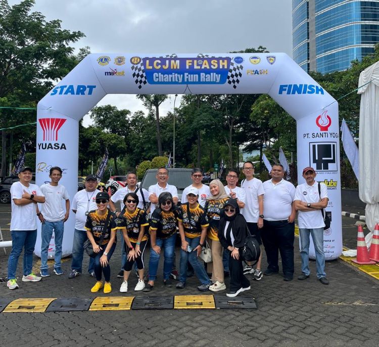 Tim Daihatsu Sport Rally Team saat mengikuti event Lions Fun Charity City Rally (LFCCR), Minggu (9/2)