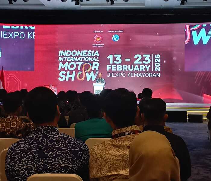 Menteri Perindustrian Agus Gumiwang saat memberikan sambutan dalam pembukaan IIMS 2025