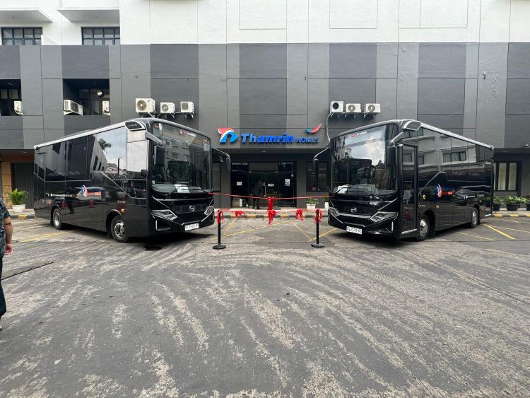 Shuttle Bus Hino yang menjadi unit transportasi pendukung untuk Palembang Indah Mall 