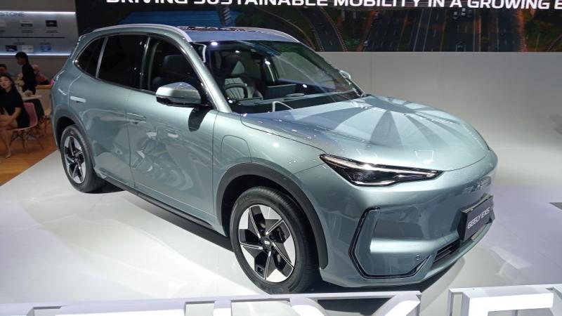 Mobil Listrik Geely EX5