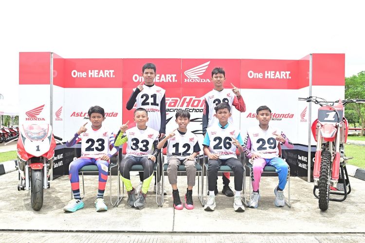 Para pembalap muda yang mengikuti seleksi di sekolah balap Honda