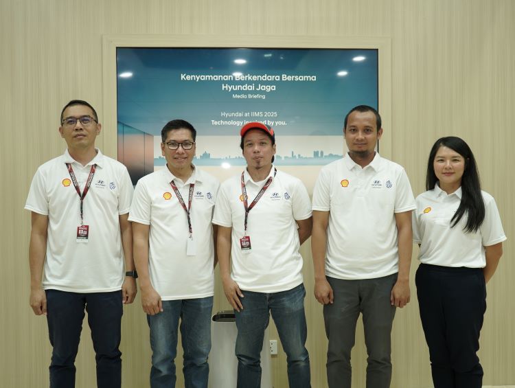 Kiri ke kanan- Haris Agus Wiyono, Head of Afters Sales Service Department HMID_ Denny Ramadhani, Head of Customer Communications HMID_ Suprayetno, Head of Service Marketing_ Shofwatuzzaki, Head of Technical Lubricants Shell