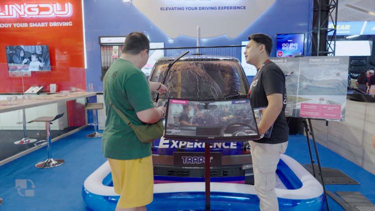 Interaksi pengunjung IIMS 2025 mengincar produk Trapo Indonesia di IIMS 2025