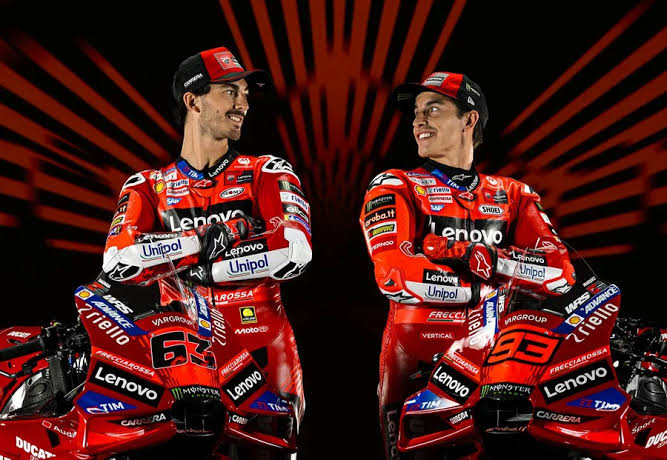 Francesco Bagnaia dan Marc Marquez, sama-sama petarung di luar kandang. (Foto: ducati)