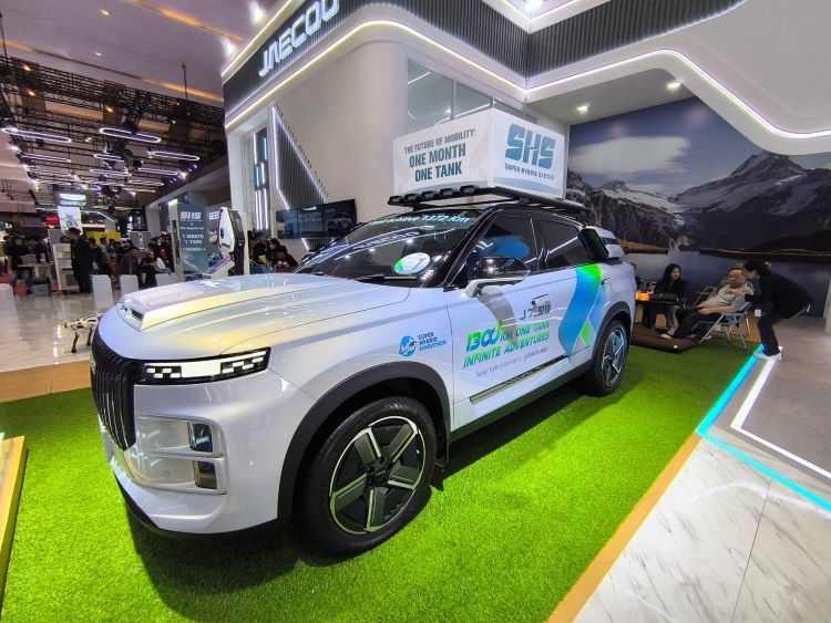 Tampilan menggoda SUV Jaecco J7 SHS yang memiliki ketangguhan signifikan