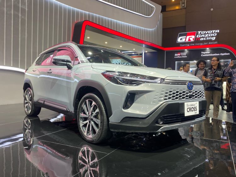 Tampilan keren New Corolla Cross Hybrid EV yang menggoda pecinta mobil ramah lingkungan