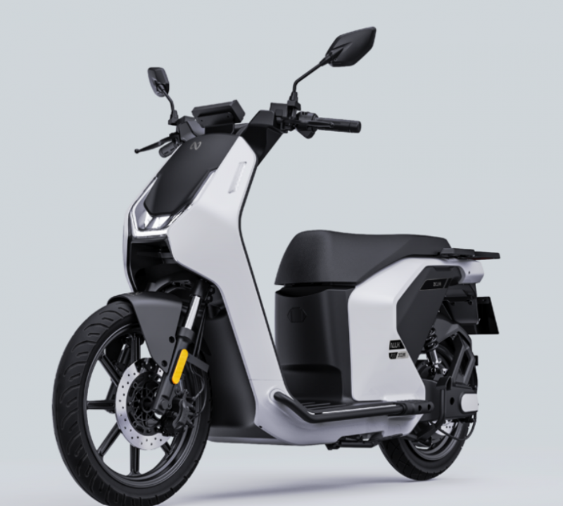 Charged Baycat: Motor Listrik Super Ngebut Ngecas, Jarak Tempuh Jauh, Harga Bikin Tergoda