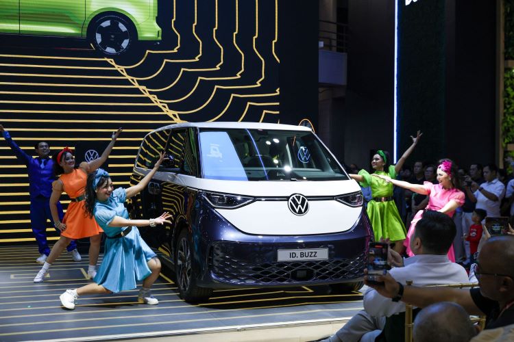 Tampilan menggoda The All-Electric ID. Buzz Long Wheelbase yang menjadi perhatian pengunjung IIMS 2025