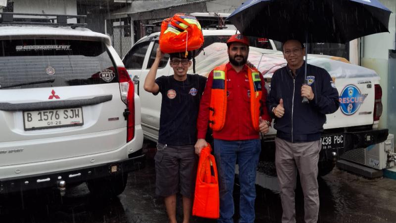 Tim Rescue IMI DKI Gerak Cepat Salurkan Bantuan Korban Banjir