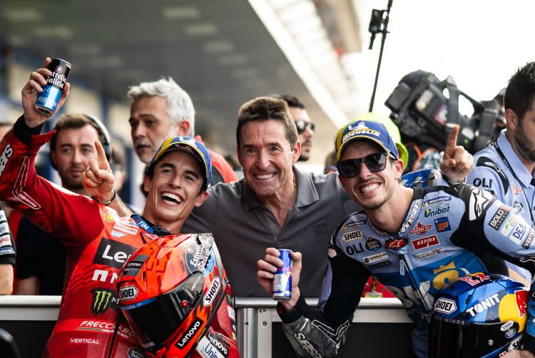Para pembalap Gresini Racing merayakan pencapaian mereka di race Buriram