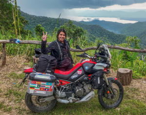 Wow, Perempuan Cantik Asal Turki Taklukan 23 Negara Sendiran dengan Motor