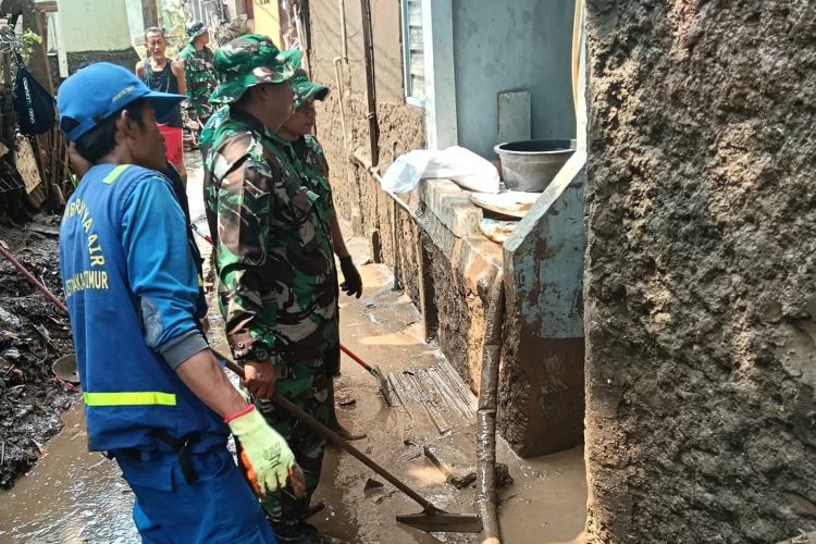 PT Wahana ambil bagian dalam pemulihan korban banjir di Jakarta Timur yang melibatkan bantuan TNI dan relawan