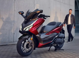 XMAX vs Forza: Duel Skutik Bongsor 250cc, Pilih yang Mana?