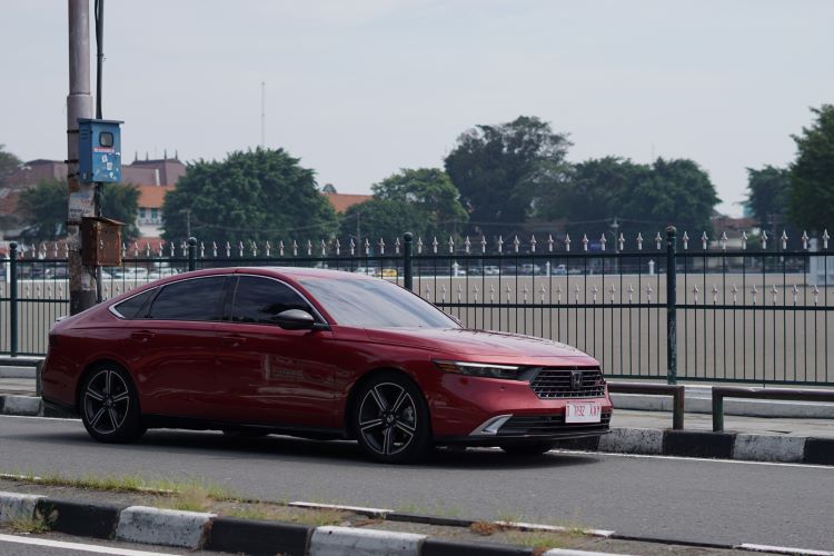 Tampilan elegan Honda Accord yang mengggoda pecinta sedan mewah