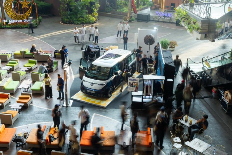 The All-Electric ID. Buzz Long Wheelbase keliling Jakarta, show di salah satu Mal di Kemang