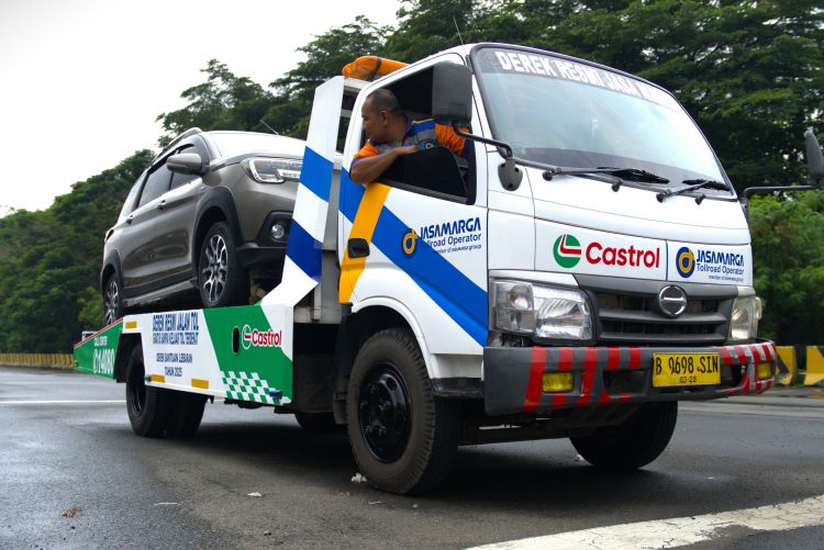 Kolaborasi Castrol dan Jasa Marga menyiapkan towing untuk kawal mudik 2025