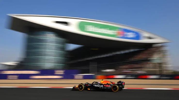 Max Verstappen dan RB21 di GP China, bahan evaluasi menatap gelar di akhir.musim.(Foto: ist)