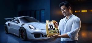 Brand Ambassador Mobil Lubricants memperkenalkan pelumas terbaik untuk perlindungan mesin mobil