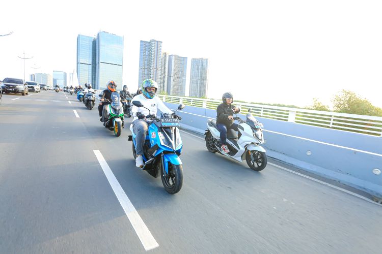ALVA Owners Club (AOC) riding menujuwaktu berbuka puasa sambil kampanye lingkungan bekelanjutan