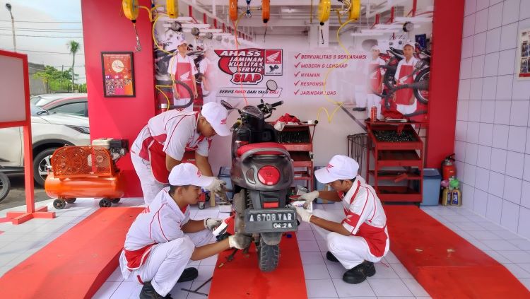 Bengkel Siaga di Bale Santai Honda yang punya fasilitas servis motor untuk pemudik