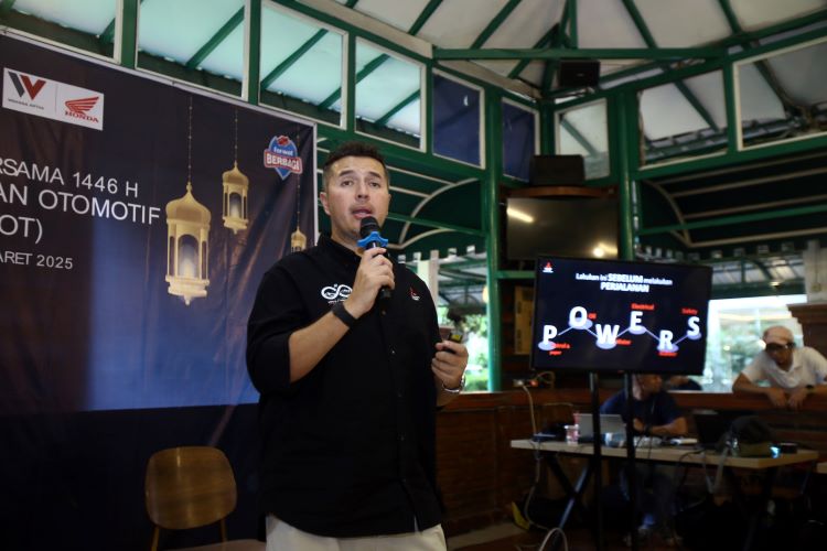  Brand Ambassador of Mitsubishi Motors Indonesia, Rifat Sungkar berbagi tips untuk para pemobil yang mudik