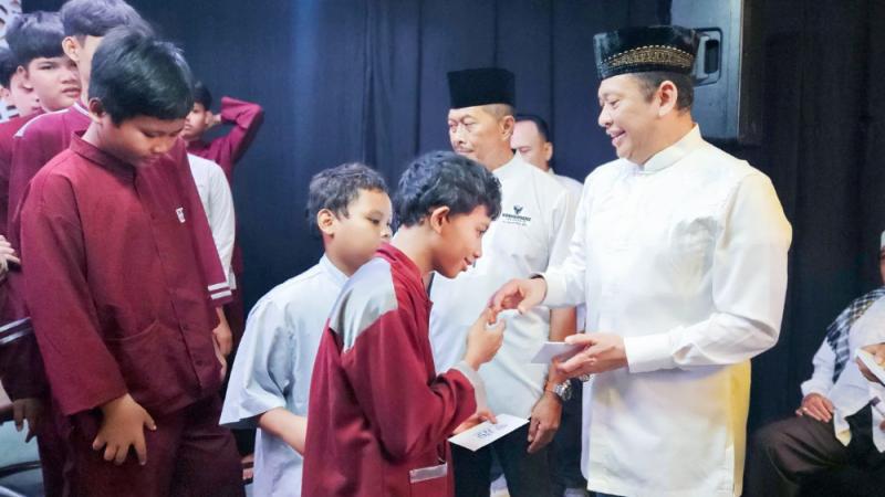 Peingati HUT IMI Ke-19 Tahun, Bamsoet Santuni Sejumlah Anak Yatim (Foto: IMI)
