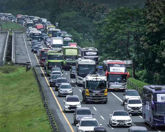 Puncak Arus Mudik di Tol Cipali: 6.000 Kendaraan per Jam, Lalu Lintas Masih Lancar