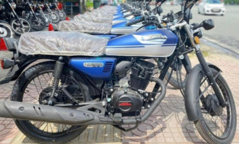 Honda CG 125 2025 Kembali Mengaspal: Motor Klasik Bandel Ini Diimpor dari China, Penggemar Retro Bisa Ngiler!