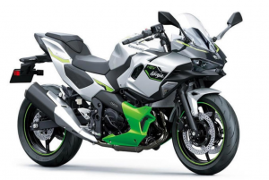 Kawasaki Ninja 7 Hybrid Resmi Meluncur: Motor Sport Masa Depan Tanpa Kopling, Dua Mesin, dan Tenaga Listrik Instan!
