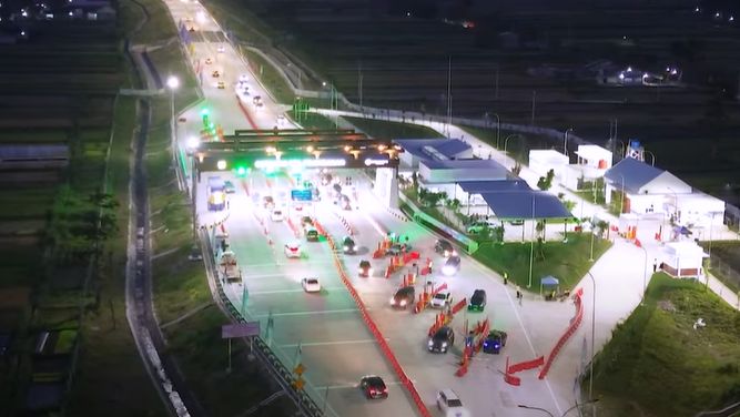Meski Puncak Arus Balik Lewat, Tol Tamanmartani Yogyakarta Masih Padat Kendaraan