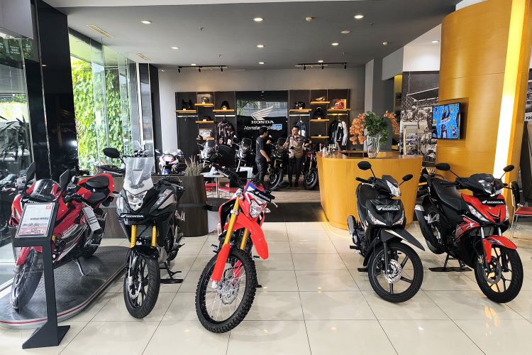 Deretan motor Honda di salah diler Wahana Makmur Sejati