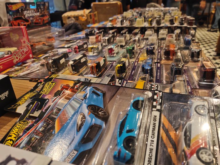 Pajangan mobil diecast yang banyak menarik minat pecinta otomotif
