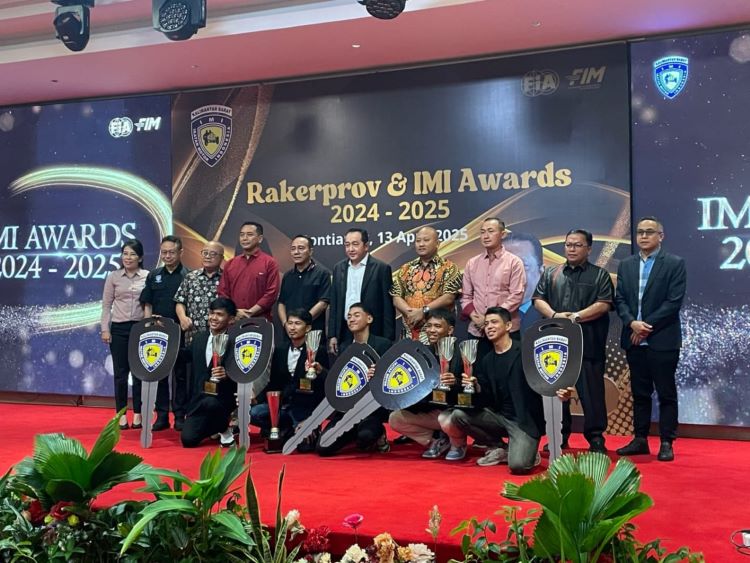 Ketua Pengprov IMI Kalimantan Barat, H. Yuliansyah bangga dengan prestasi atlet dari cabang Motoprix dan Grasstrack. Foto: Denny