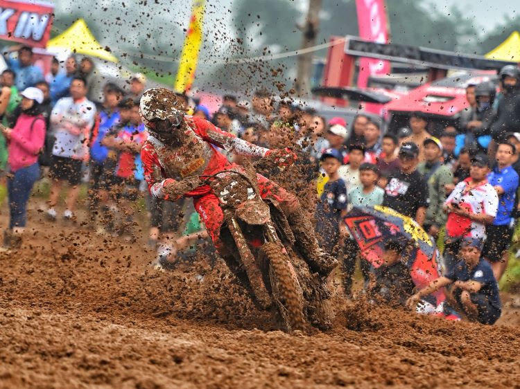Pebalap Honda tampil impresif dalam Kejurnas Motocross 2025 di Sirkuit Akarmas Sumbing Mountain, Wonosobo, Jawa Tengah