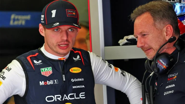 Max Verstappen tampak geram saat bicara dengan Christian Horner. (Foto: motorsportweek)