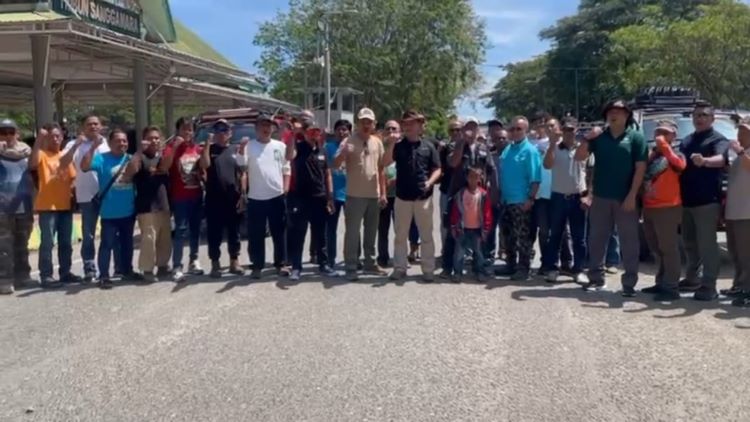 Brigjen Ayi Supriatna selaku Kasdam Iskandar Muda ikut menjajal trek adventure offroad. Foto: Alex