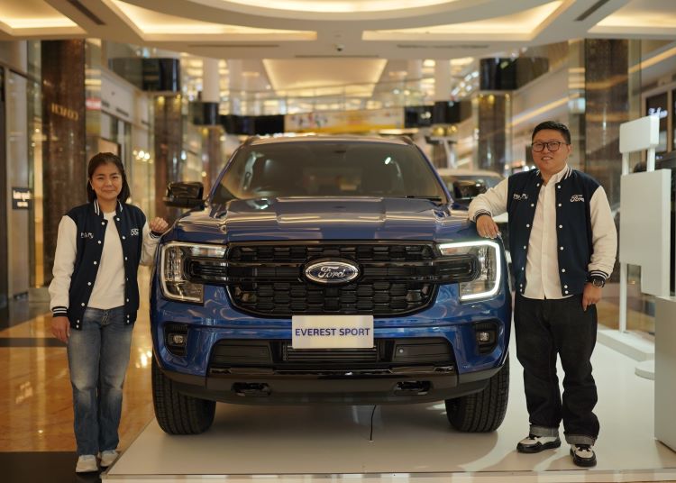 Petinggi Ford RMA indonesia saat meluncurkan Next-Gen Ford Everest Sport di Bandung