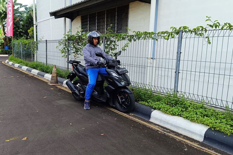 Pemotor yang mengalami microsleep bisa menabrak pembatas jalan