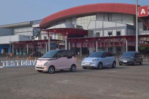 Deretan mobil listrik Wuling yang memberikan jejak perkembangan elektrifikasi di Tanah Air