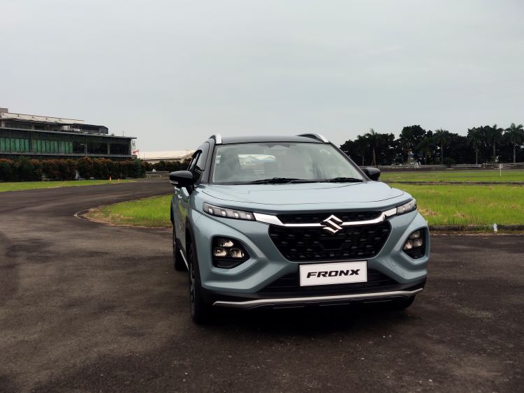 Tampilan Suzuki Fronx dengan desain Dynamic Coupe Style yang menggoda