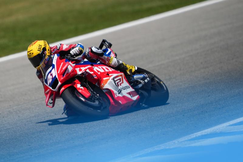 Aleix Espargaro di atas Hinda RC213V. (Foto: motorcyclenews)