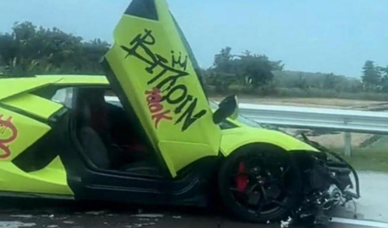 Lamborghini Revuelto Remuk di Tol Jombang: Arogansi Kecepatan yang Berakhir Petaka