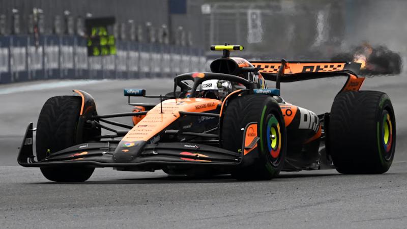 Lando Norris (Kiri) dan Lewis Hamilton (Kanan) (Foto: F1)