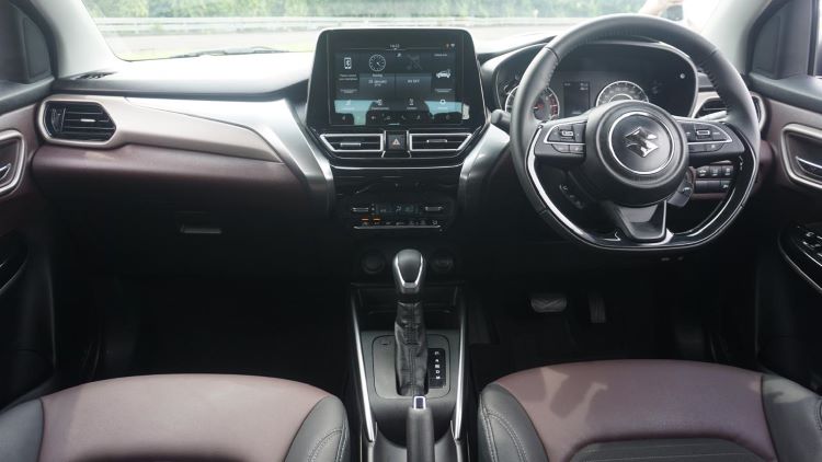 Tampilan interior Suzuki Fronx yang elegan dan nyaman