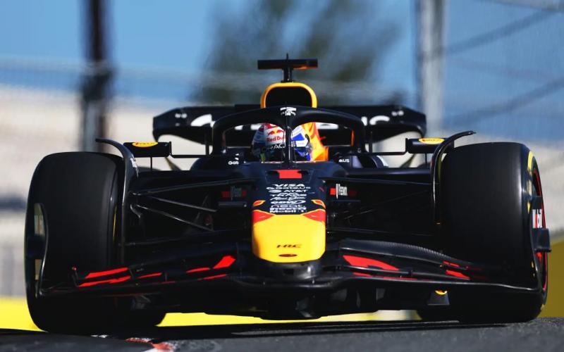 RB21 yang belum berkembang bersama Max Verstappen, memicu isu perpisahan akhir tahun ini. (Foto: ist)