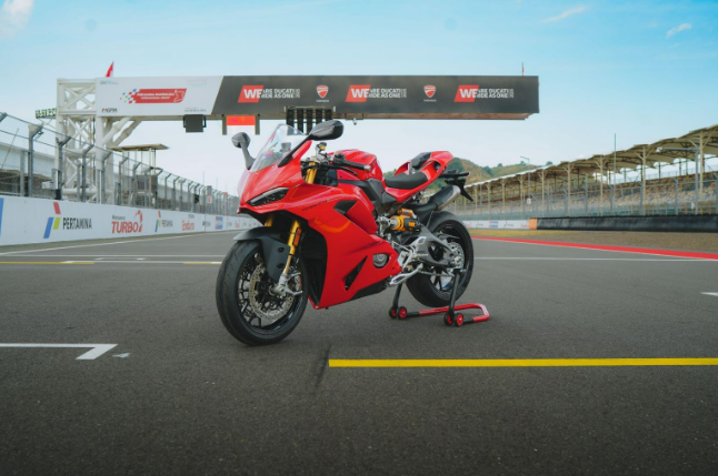 Panigale V2 Resmi Meluncur di Mandalika, Ducati Buktikan Sportbike Bisa Ringan dan Nyaman