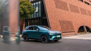 Tampilan mobil SUV GMW yang menyajikan experience berbeda dalam mobilitas modern