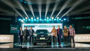 Petinggi Chery Indonesia dan partner dalam peluncuran mobil baru mereka